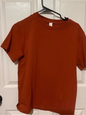 lululemon orange colored tee size xs